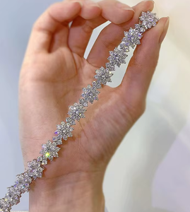 Pulsera con Dijes de Flores y Diamantes Chapada en Oro Blanco, Joyería Fina Chapada en Oro de 14K para Mujer, Regalo para Fiesta - Product Image 5