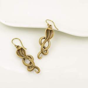 Pendientes Colgantes de Serpiente de Latón Chapado en Oro Antiguo, Diseño Animal Vintage, Joyería de Moda Unisex - Product Image 1