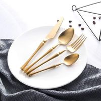 Ensemble de couverts inspiré de la nature sauvage du Nord, conçu pour des tables sereines, une réception paisible et un équilibre profond.