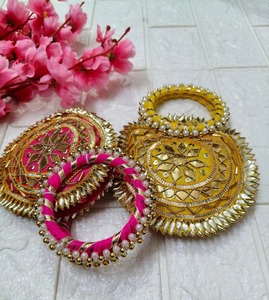 กระเป๋าผ้าไหม Gota Patti งานฝีมือดีไซน์ดั้งเดิมจาก Shree Sai Home Decor พร้อมหูหิ้วมุก กระเป๋าใส่เหรียญขนาดเล็ก Shagun สำหรับงานแต่งงาน Haldi - Product Image 4