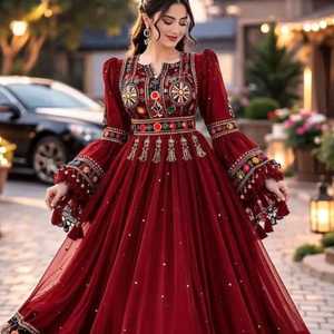 Robe de bal rouge vintage avec broderie à la main, manches évasées à pompons, taille naturelle, col rond, style bohème, en satin, coupe trapèze - Product Image 3