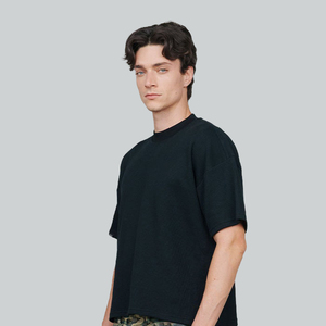 T-shirt noir en maille gaufrée à manches courtes, coupe classique, col roulé, épaules tombantes, décontracté, respirant, 100 % coton, imprimé dessin animé, style hip-hop - Product Image 3