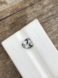 Gema de Tanzanita Certificada de 1.47 Quilates, Forma de Corazón, con Buen Brillo de Color, Zoisita Natural Azul y Verde, Limpia, para Joyería - Product Image 2