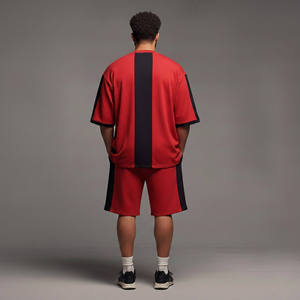 สินค้ามาใหม่ 2026 ชุดกางเกงขาสั้นสปอร์ตบล็อกสีแดงดำสำหรับผู้ชาย เสื้อคอกลมแขนสั้นทรงหลวม แห้งเร็ว ผลิตจากโพลีเอสเตอร์ เหมาะสำหรับใส่ในฤดูร้อน - Product Image 4