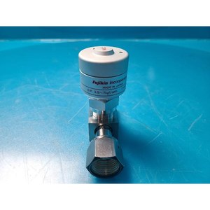 Válvula de Diafragma Neumática FUJIKIN 100107 Usada Como Pieza de Repuesto para Equipos Legacy Semiconductor - Product Image 3