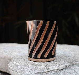 Copa Vikinga de Cuerno Corto Tallada a Mano, de Cuerno Natural con Borde de Latón para Cerveza, de Buena Calidad y Diseño Moderno - Product Image 3