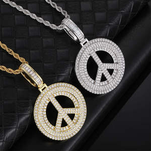 Colgante de Lujo con Cruz de Moissanita de Corte Esmeralda en Plata 925, Chapado en Oro, Estilo HipHop, Totalmente Cubierto de Circonitas, Venta al Por Mayor - Product Image 6