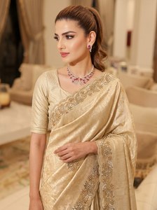 Sari élégant en soie Kanjivaram pure couleur or champagne, longueur ras du sol, avec bordure lourde brodée à la main de Zari et de sequins, et pièce de chemisier assortie - Product Image 4