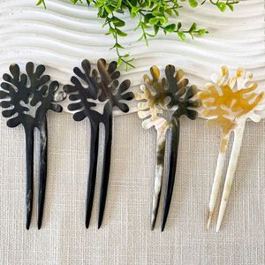 Épingle à cheveux en corne de buffle avec texture naturelle et bâtonnet en corne de bœuf de haute qualité pour un look professionnel de coiffure - Product Image 1
