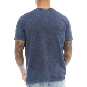 T-shirt homme personnalisé de haute qualité, manches courtes, mélange polyester-coton, effet délavé, impression sérigraphique, design graphique. - Product Image 2