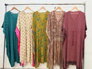 Vestido Kaftán de Seda Estilo Vintage, Largo y Floral, para la Playa - Product Image 5