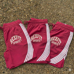 Shorts de sport REXFIT pour hommes, pour la gym et l'entraînement, violet, avec logo personnalisé, pour la course à pied, avec bandes latérales et taille élastique, fournisseur - Product Image 1