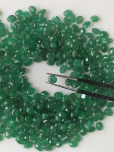 Émeraude verte naturelle Sakota, taille ovale 5x4MM, pierres précieuses de qualité supérieure pour la fabrication de bijoux - Product Image 5