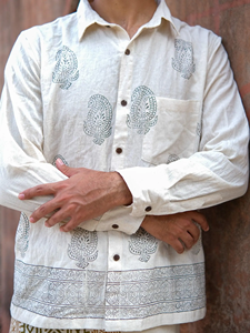 Camisa de algodón Khadi estampada a mano para hombre, blanca, estilo étnico, informal, ligera, transpirable, con botones. - Product Image 4