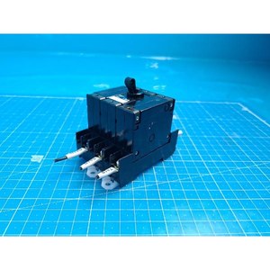 Protecteur de circuit 3 pôles Fuji CP33E/15, utilisé comme pièce détachée pour équipement semi-conducteur d'époque - Product Image 2