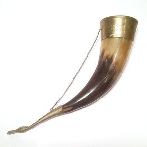 Corneta Tradicional con Tapa de Latón y Cadena, Corneta de Señalización Vintage, Instrumento Decorativo, Corneta Rústica Natural con Accesorios de Latón - Product Image 1