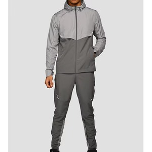 Conjunto Deportivo Personalizado de Chaqueta Cortavientos y Pantalones Deportivos de Nailon para Hombre, Traje Deportivo de Dos Piezas con Cierre de Cremallera de Poliéster para Hombre - Product Image 1