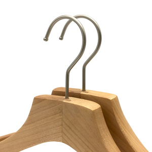 Cintres en bois naturel du fabricant direct, logo personnalisé - Prix compétitif, qualité supérieure, design moderne, cintre épais - Product Image 4