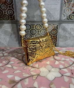 Bolso Potli de Lujo Hecho a Mano en Latón Chapado en Oro con Asa de Perlas, Diseño Nupcial Tradicional F S International - Product Image 1