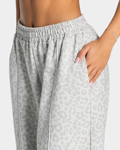 Ensemble survêtement femme gris imprimé léopard surdimensionné avec doublure contrastante et passepoil contrastant, comprenant un sweat à capuche et un pantalon de jogging - Product Image 4