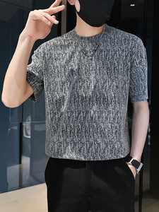 T-shirt décontracté à manches courtes pour homme, col rond texturé et scintillant, imprimé et délavé avec motifs, idéal pour les fêtes et le quotidien – Collection Été 2026 - Product Image 6