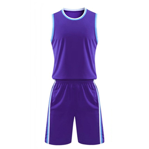 Uniforme de basket-ball personnalisé fabriqué avec un tissu en polyester respirant, doté d'une impression par sublimation pour les équipes professionnelles - Product Image 1