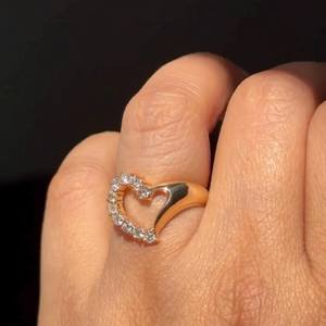 Bague de promesse en or massif 14 carats avec diamant rond de laboratoire pour femme, cadeau moderne et élégant pour les amoureux - Product Image 3
