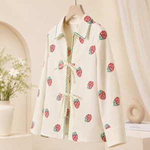 Elegante Blusa Casual de Algodón Crema para Mujer con Manga Larga, Bordado de Fresas y Lazo Delantero para Venta al por Mayor B2B - Product Image 4
