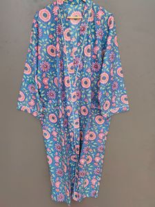 Bata de mujer con estampado floral, largo completo, manga tres cuartos, patrón azul y rosa, poliéster suave tejido, ropa de dormir informal con cinturón - Product Image 2