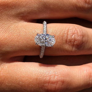 Bague solitaire unique en diamant blanc taille ovale pour elle, cadeau d'anniversaire en argent sterling, bijoux de soirée - Product Image 1