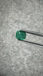 Émeraude naturelle zambienne 0,45 ct, taille octogonale, pierre précieuse verte non montée pour bague sur mesure, pendentif et bijoux de luxe - Product Image 2