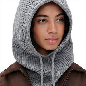 Cagoule tricotée personnalisée streetwear pour l'hiver avec cordon de serrage, cache-cou côtelé et bonnet à capuche - Product Image 3