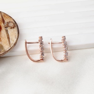 Nouvelle arrivée Clou d'oreille en or rose 18 carats à motif unique en diamant naturel pour le grossiste de bijoux faits à la main pour femmes - Product Image 3