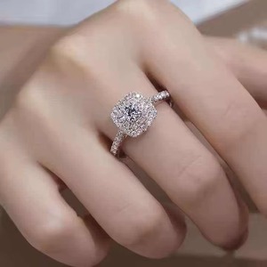 Bague de fiançailles en diamant taille brillant de luxe, vente en gros, pour mariages et cadeaux d'anniversaire, disponible au meilleur prix - Product Image 1