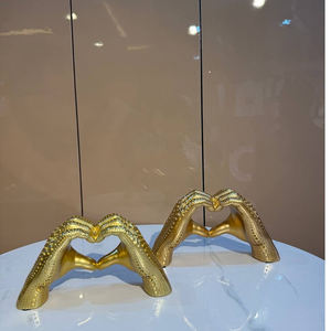 Sculpture Artisanale en Métal Doré en Forme de Cœur et de Mains, Décoration Artistique Moderne Écologique pour Étagères, Cadeaux de Thanksgiving et de la Saint-Valentin - Product Image 1