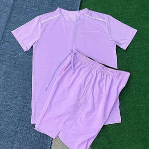 Camisetas de Hombre Estilo Hip-Hop Rasgadas Personalizables al por Mayor, Nuevo Estilo de Moda |   Ropa de calle de verano barata y a la moda, pantalones cortos de poliéster/algodón - Product Image 2