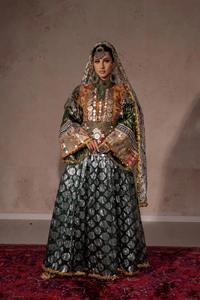 Vestido formal afgano plateado metálico luminoso con exquisito bordado de seda blanca y trabajo artesanal tradicional con espejos. - Product Image 4