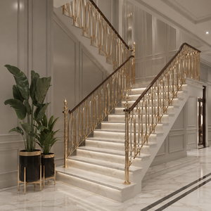Barandal de escalera dorado ornamentado con diseño de balaustre ovalado y pasamanos de madera oscura para escalera interior de lujo en una villa. - Product Image 3