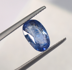 Saphir bleu naturel en forme de coussin allongé 3,70 carats 10,6x7,7x4,7 mm, saphir bleu non monté pour la création de bijoux - Product Image 4