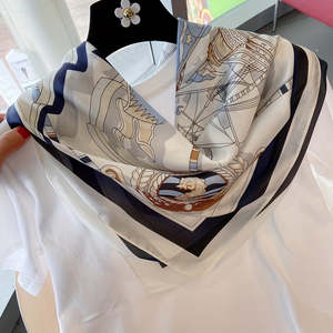 Foulard carré en soie imprimé numérique motif floral, bandana d'été respirant – Fabricant - Product Image 3