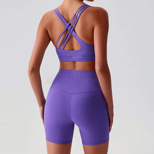 Conjunto de Top Deportivo y Pantalones Cortos de Yoga de Nailon y Spandex Premium para Mujer, Ropa Deportiva Personalizada con Logotipo para Gimnasio y Entrenamiento - Product Image 3