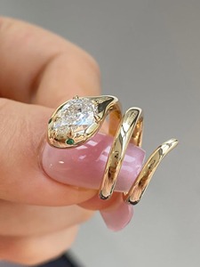 แหวนเพชรแล็บโกรว์ดีไซน์งู ทองคำแท้ 14K ประดับเพชร 3 เม็ด แบบหนามเตย รับรองโดย IGI สไตล์มินิมอล ลายสัตว์ ของขวัญวันครบรอบ - Product Image 2