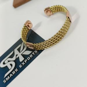 กำไลข้อมือทองแดงแบบเปิด ปรับขนาดได้ ดีไซน์เรียบง่าย สลักลายด้วยมือ น้ำหนักเบา ผลิตด้วยวัสดุทองแดงแท้ พร้อมฝาปิดปลายทองแดง - Product Image 3