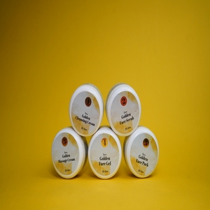 Kit Facial Complet Golden Glow 5 en 1 : Nettoyage en Profondeur, Exfoliation, Crème de Massage, Masque Visage, Soin pour une Peau Éclatante - Product Image 1