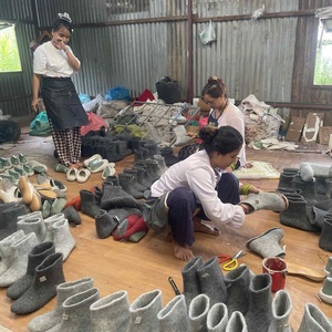 กระเป๋าสตางค์ผ้าสักหลาดทำด้วยมือจากเนปาลที่ผลิตจากขนแกะคุณภาพสูงพร้อมกระเป๋าใส่ของแบบมีซิป1ใบ - Product Image 6