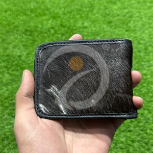 Cartera de Cuero de Vaca con Pelo, Hecha a Mano, Delgada, Bifold, Tarjetero, Estilo Moderno y Minimalista - Product Image 1