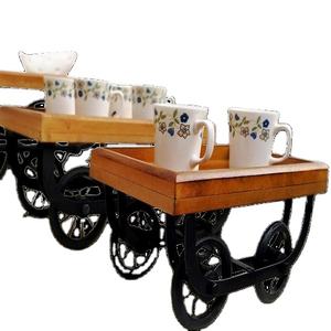 Plateau de service en bois exigeant le plus populaire avec poignée en métal plateau de service de fruits secs de qualité durable avec produit en vente - Product Image 1