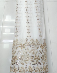 Tissu en viscose georgette de haute qualité, élégant et pur, avec de riches broderies et des perles de sequins, idéal pour les tenues de soirée à un prix avantageux - Product Image 3