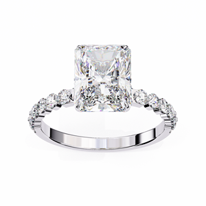 Anillo de compromiso clásico de oro amarillo con diamante de corte esmeralda y piedras laterales redondas con engaste de garras, joyería fina para mujer - Product Image 5