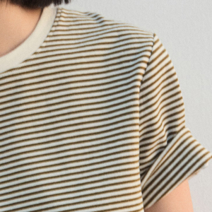 Conception de t-shirts à manches courtes et col rond avec coupe décontractée, design rayé, prix abordable, haute qualité, avec logo personnalisé - Product Image 4